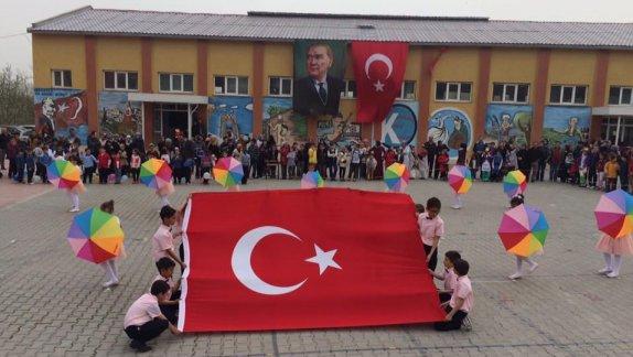 Kemalpaşa İlkokulunda 23 Nisan Ulusal Egemenlik ve Çocuk Bayramı kutlama programı düzenlendi. 
