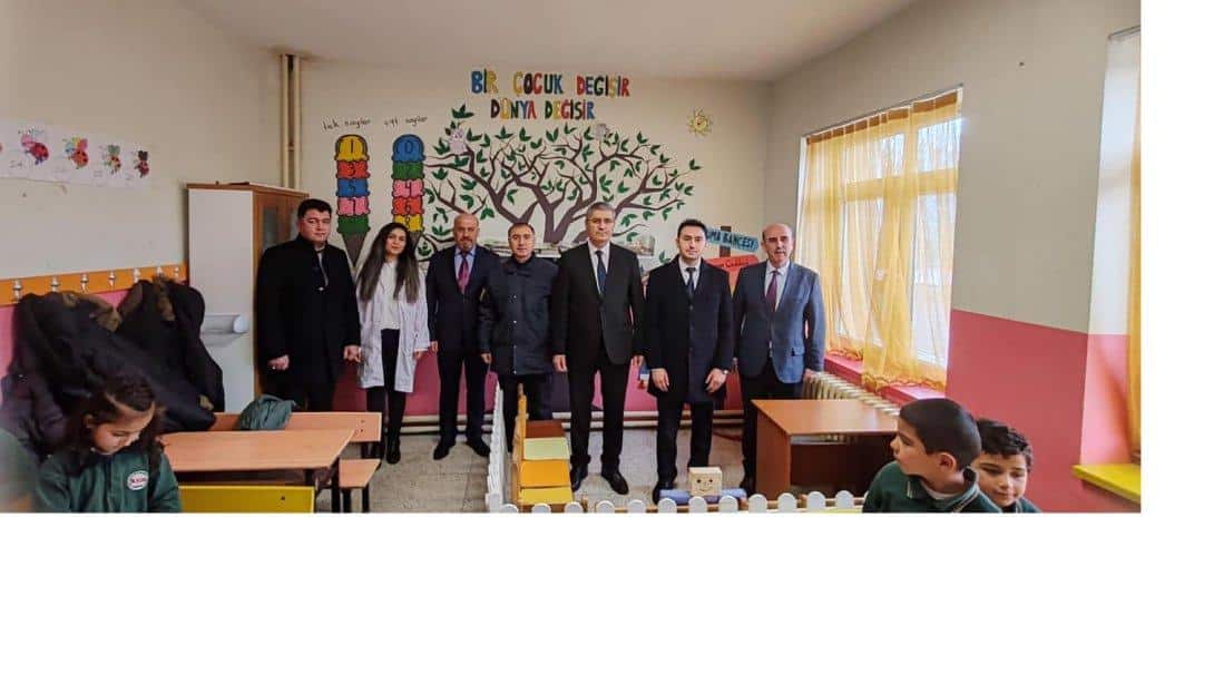 Suşehri Şehit Bayram Yüce Ortaokulu'nda  Düzenlenen Törenle Öğrencilere Karneleri Verildi.